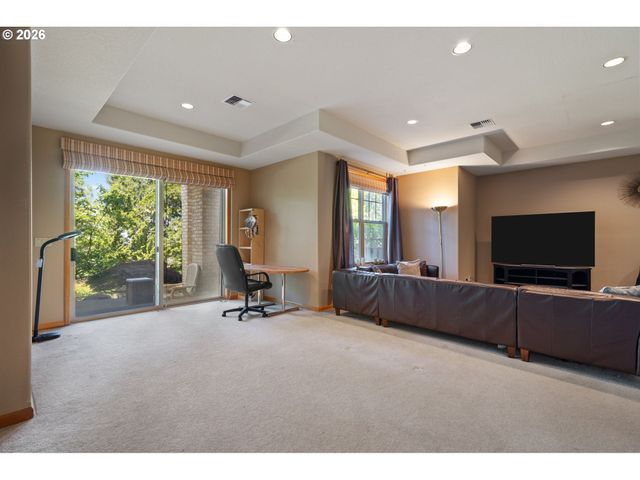 9211 Se HIGHGATE Dr, Happy Valley, OR 97086