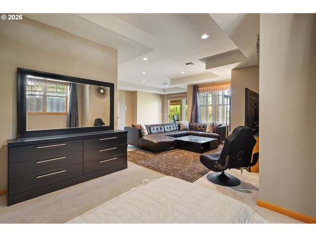 9211 Se HIGHGATE Dr, Happy Valley, OR 97086