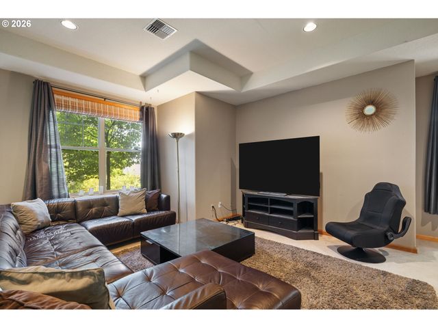 9211 Se HIGHGATE Dr, Happy Valley, OR 97086