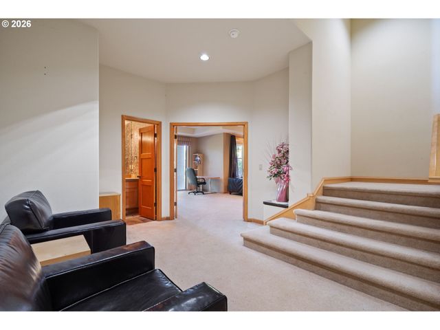 9211 Se HIGHGATE Dr, Happy Valley, OR 97086