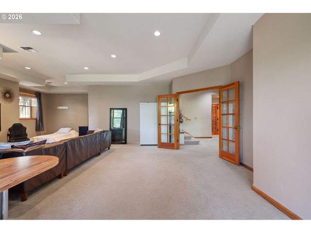 9211 Se HIGHGATE Dr, Happy Valley, OR 97086
