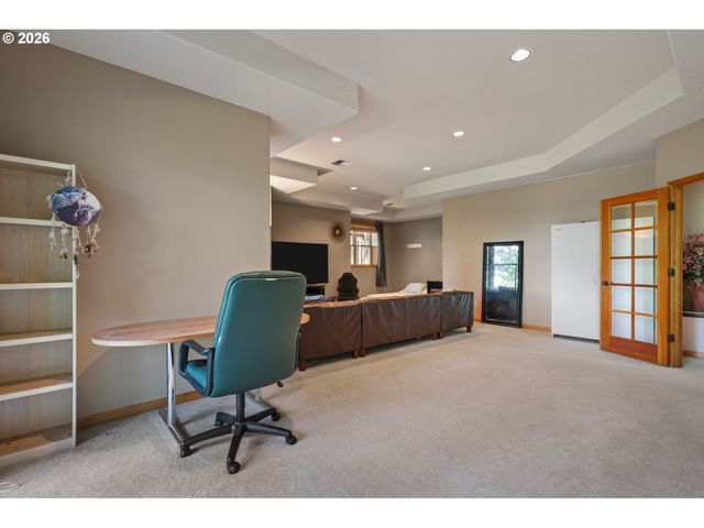 9211 Se HIGHGATE Dr, Happy Valley, OR 97086