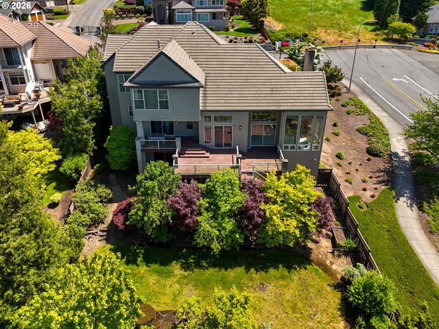 9211 Se HIGHGATE Dr, Happy Valley, OR 97086