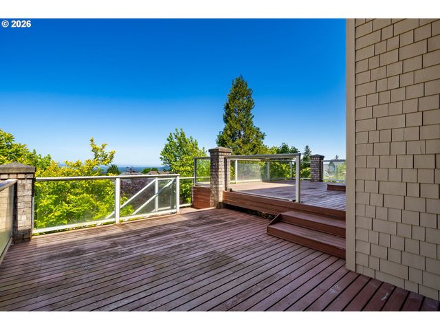 9211 Se HIGHGATE Dr, Happy Valley, OR 97086