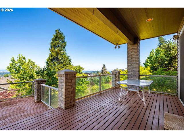 9211 Se HIGHGATE Dr, Happy Valley, OR 97086
