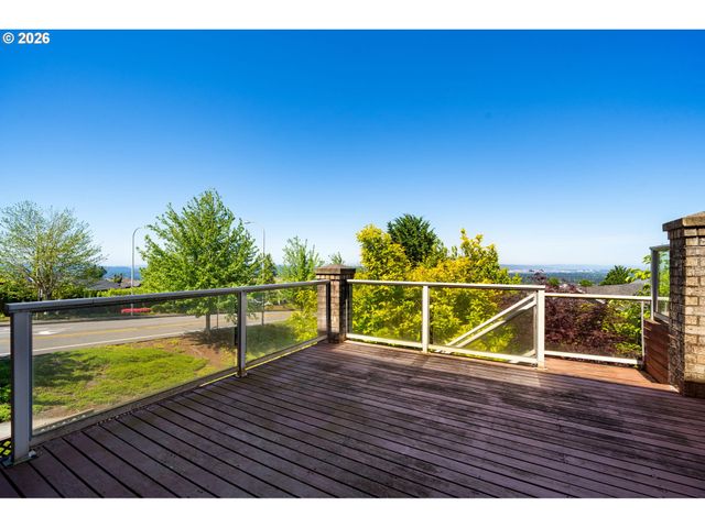 9211 Se HIGHGATE Dr, Happy Valley, OR 97086