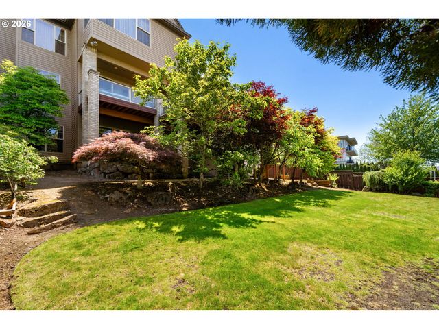 9211 Se HIGHGATE Dr, Happy Valley, OR 97086