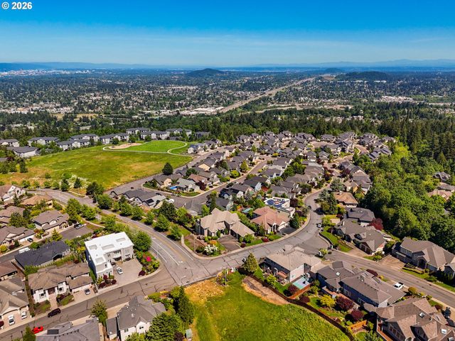 9211 Se HIGHGATE Dr, Happy Valley, OR 97086