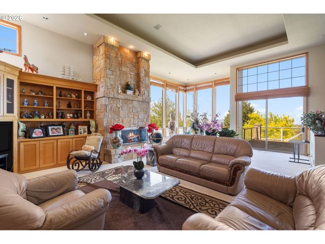 9211 Se HIGHGATE Dr, Happy Valley, OR 97086