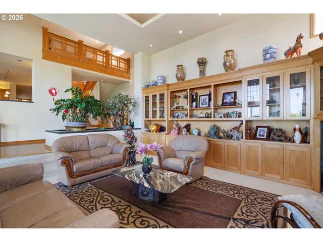 9211 Se HIGHGATE Dr, Happy Valley, OR 97086