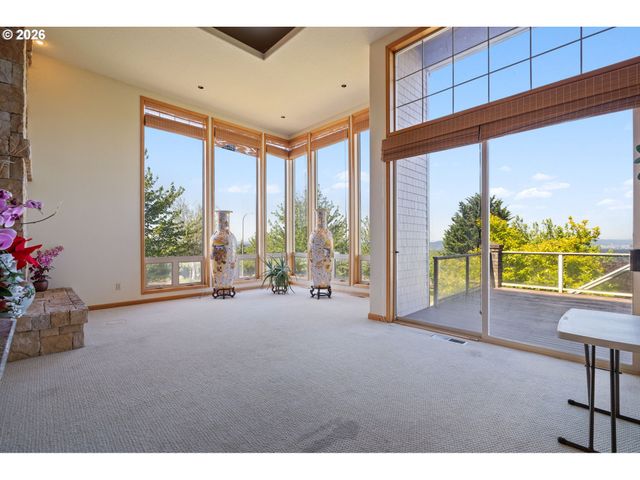9211 Se HIGHGATE Dr, Happy Valley, OR 97086