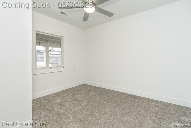 2762 Emmons Avenue, Rochester Hills, MI 48307