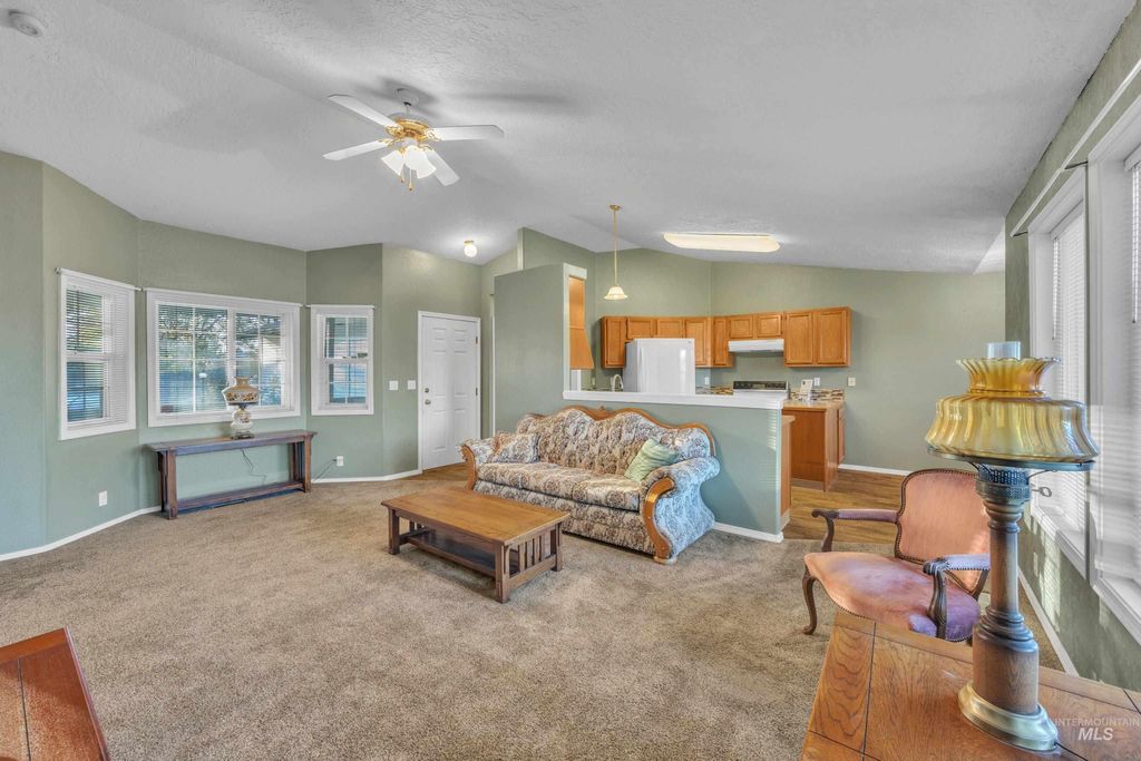 988 N Scrivner Way, Meridian, ID 83642 photo 3
