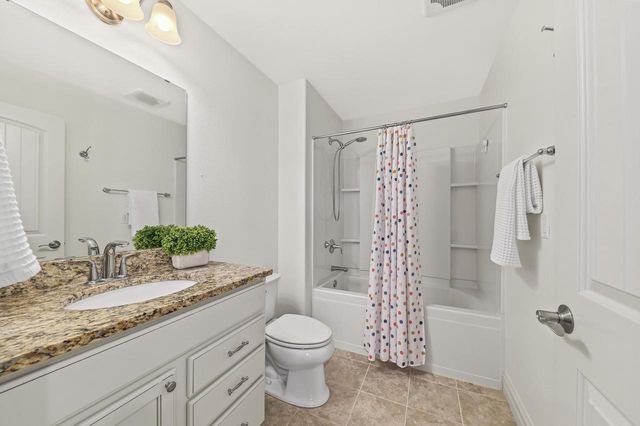 1311 Prairie Creek BOULEVARD, Oconomowoc, WI 53066