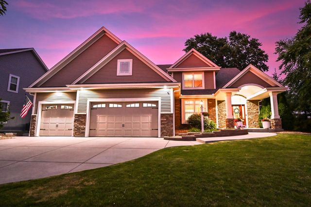 1311 Prairie Creek BOULEVARD, Oconomowoc, WI 53066