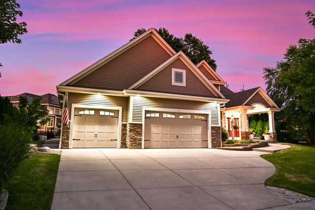 1311 Prairie Creek BOULEVARD, Oconomowoc, WI 53066