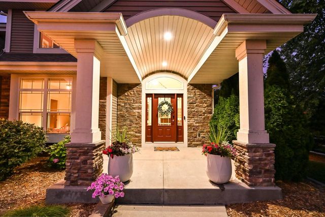 1311 Prairie Creek BOULEVARD, Oconomowoc, WI 53066