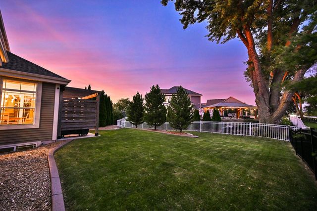 1311 Prairie Creek BOULEVARD, Oconomowoc, WI 53066