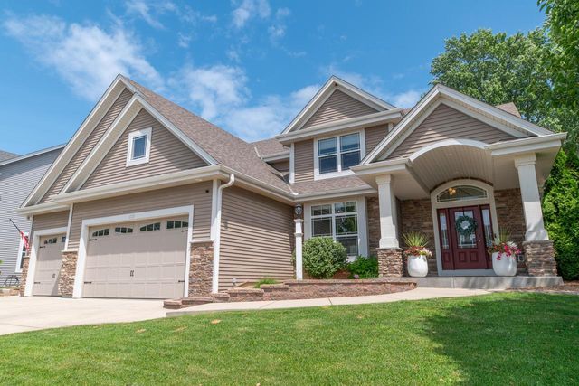 1311 Prairie Creek BOULEVARD, Oconomowoc, WI 53066