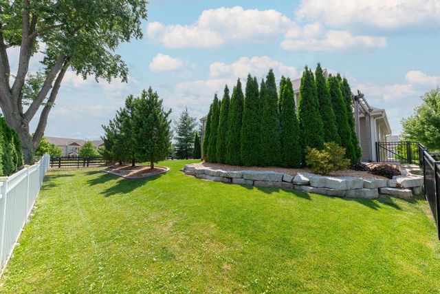 1311 Prairie Creek BOULEVARD, Oconomowoc, WI 53066