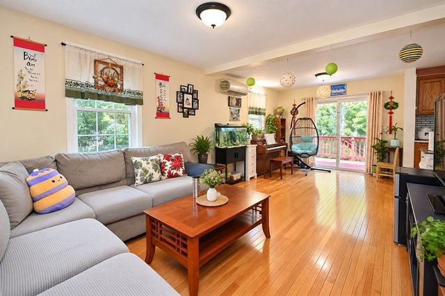 10 Watch St, Leicester, MA 01542