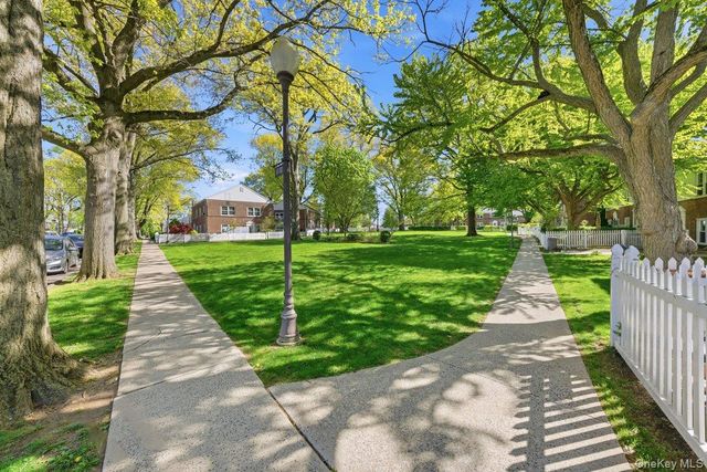 107 Hilltop Acres 107, Yonkers, NY 10704