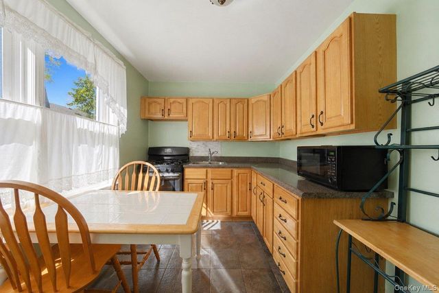 107 Hilltop Acres 107, Yonkers, NY 10704