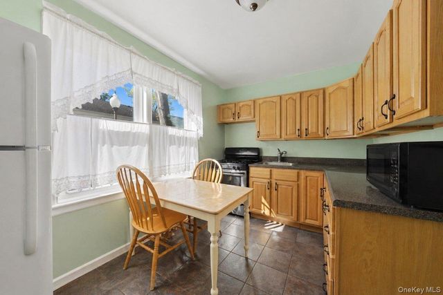 107 Hilltop Acres 107, Yonkers, NY 10704