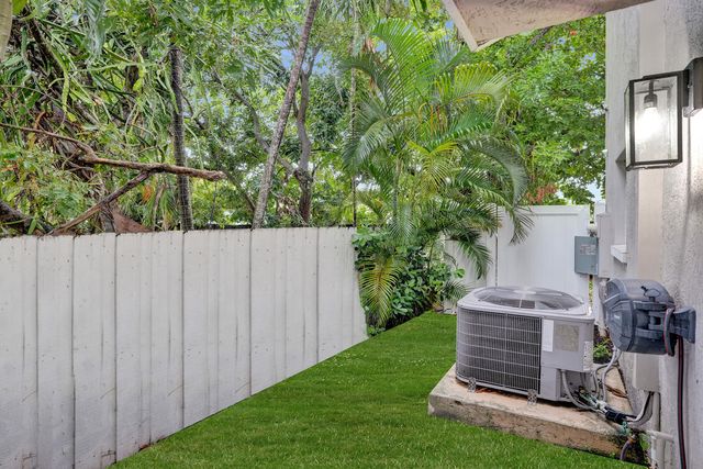 1035 NW 2ND Avenue, Fort Lauderdale, FL 33311