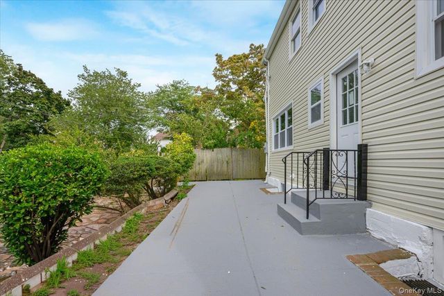 336 W Seaman Avenue, Freeport, NY 11520