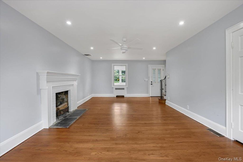 336 W Seaman Avenue, Freeport, NY 11520 — photo 4