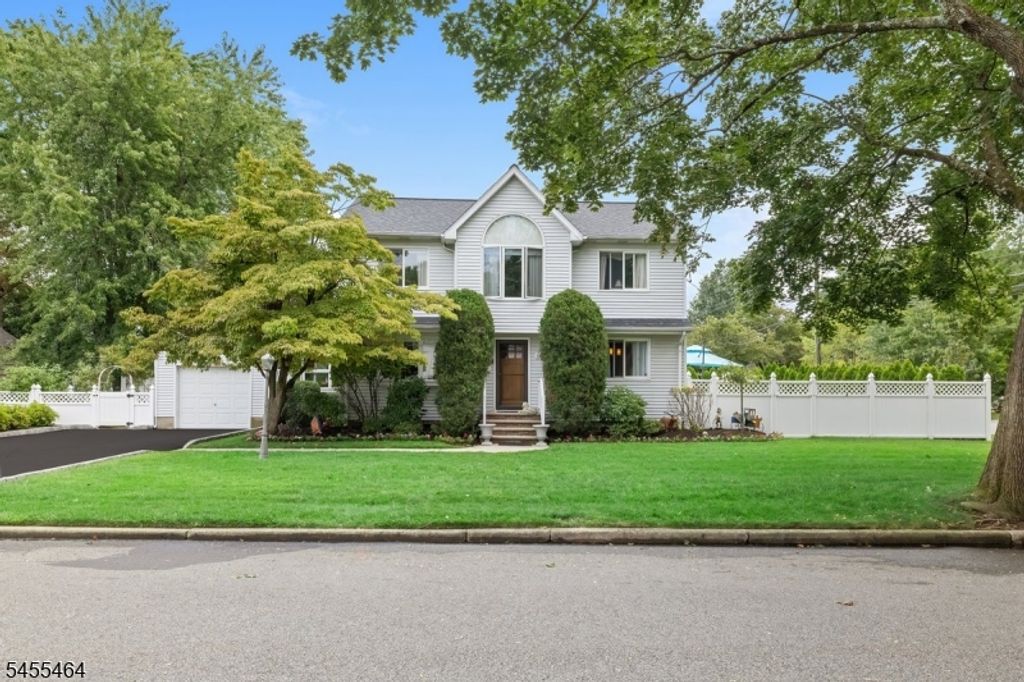 663 Plympton St, New Milford Boro, NJ 07646 — photo 2