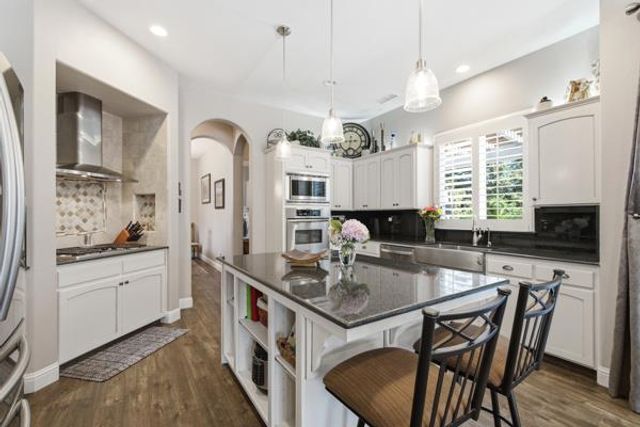 1697 N Jasmine Avenue, Clovis, CA 93619