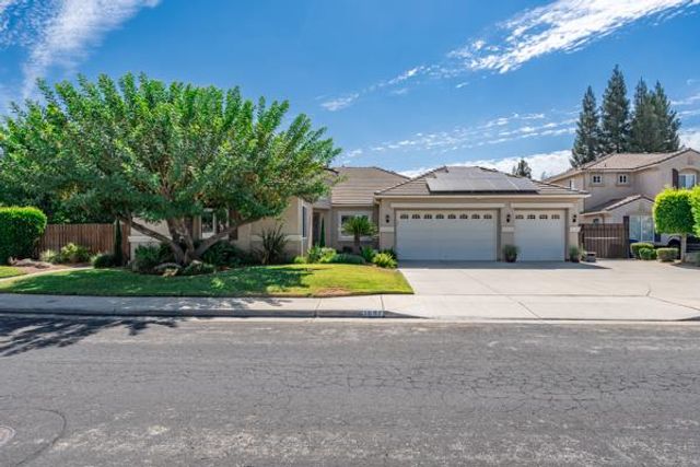 1697 N Jasmine Avenue, Clovis, CA 93619