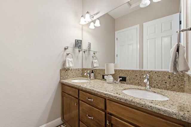 1697 N Jasmine Avenue, Clovis, CA 93619