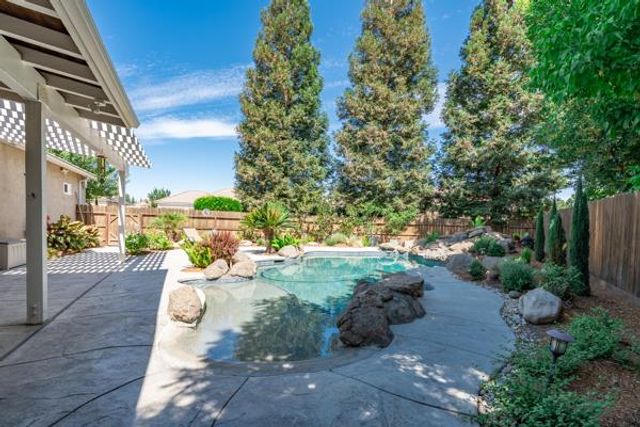 1697 N Jasmine Avenue, Clovis, CA 93619