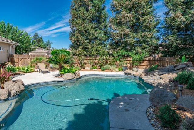 1697 N Jasmine Avenue, Clovis, CA 93619