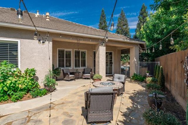 1697 N Jasmine Avenue, Clovis, CA 93619