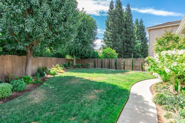 1697 N Jasmine Avenue, Clovis, CA 93619