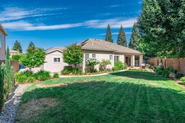 1697 N Jasmine Avenue, Clovis, CA 93619
