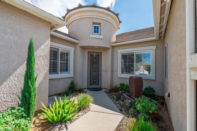 1697 N Jasmine Avenue, Clovis, CA 93619