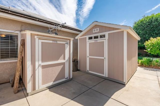 1697 N Jasmine Avenue, Clovis, CA 93619