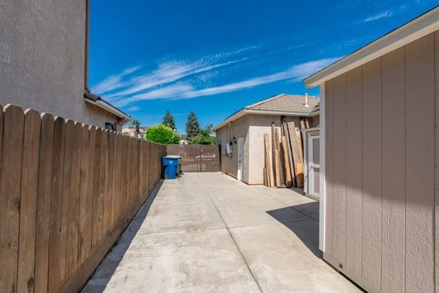 1697 N Jasmine Avenue, Clovis, CA 93619
