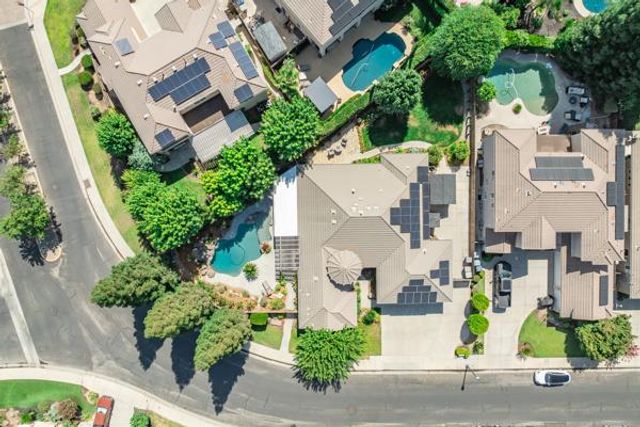 1697 N Jasmine Avenue, Clovis, CA 93619