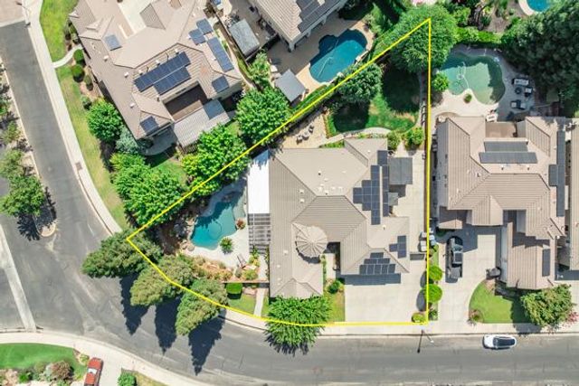 1697 N Jasmine Avenue, Clovis, CA 93619