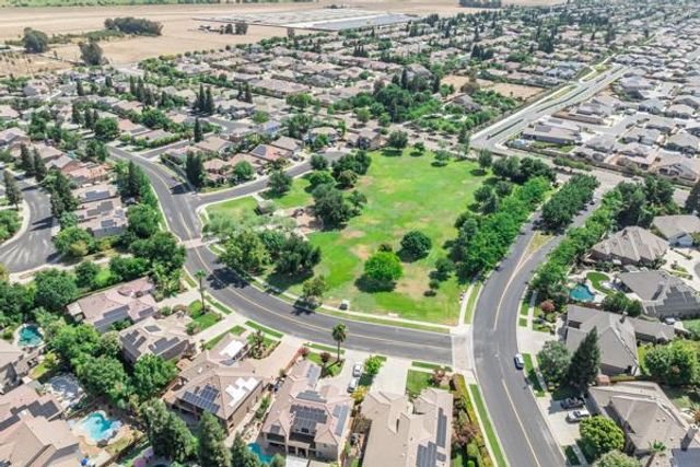 1697 N Jasmine Avenue, Clovis, CA 93619