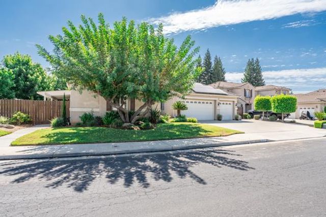 1697 N Jasmine Avenue, Clovis, CA 93619