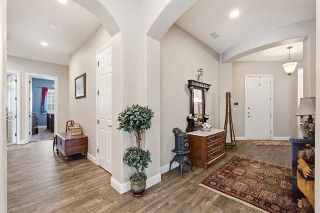 1697 N Jasmine Avenue, Clovis, CA 93619