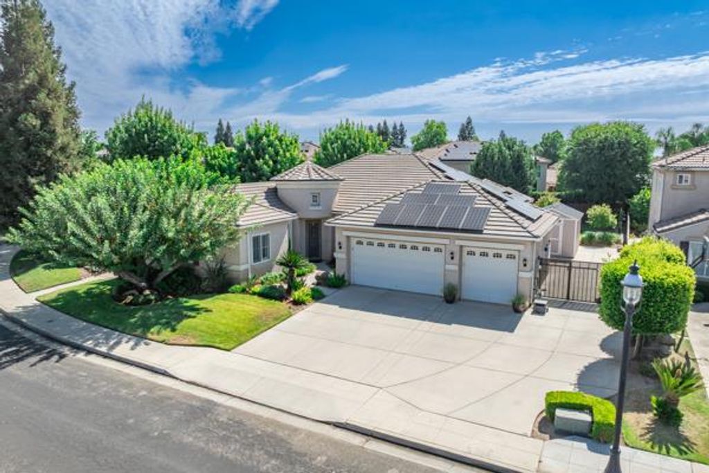 1697 N Jasmine Avenue, Clovis, CA 93619