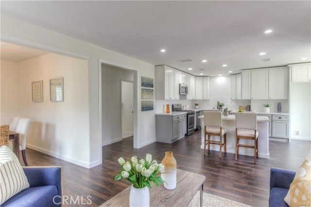 1925 N Screenland Drive, Burbank, CA 91505